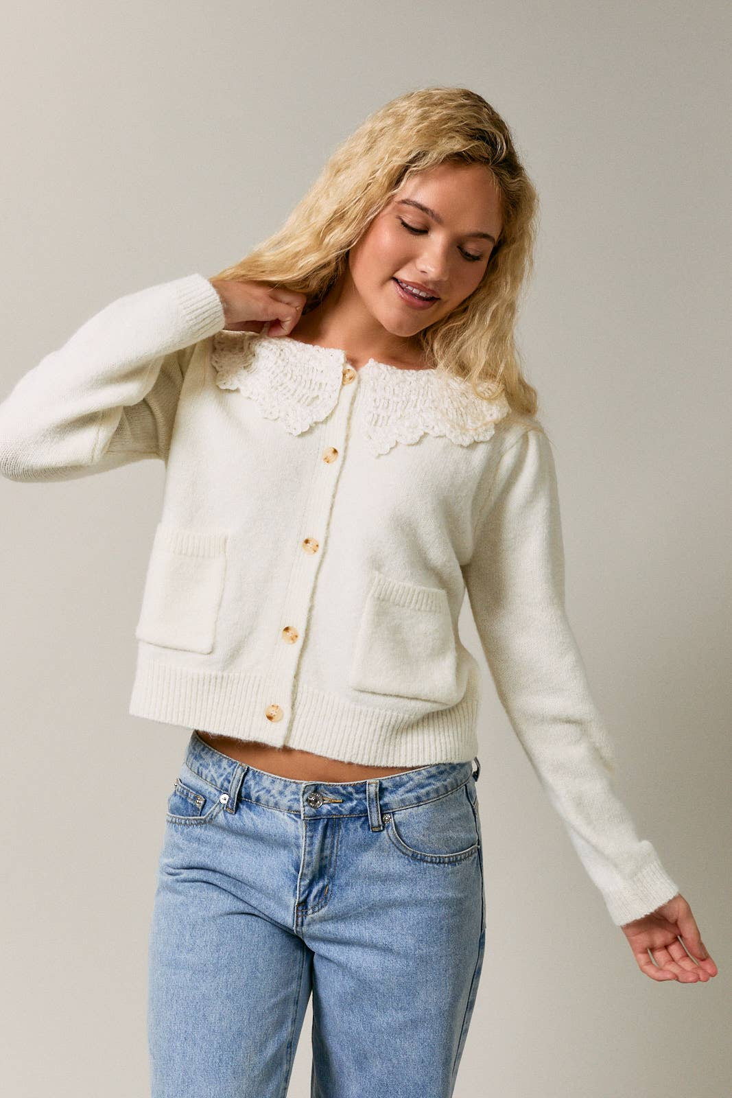LACE TRIM NECK LONG SLEEVE CARDIGAN